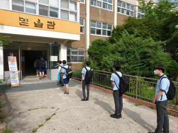 �ڷγ�19 ���� �濪 Ȱ�� ÷���̹���