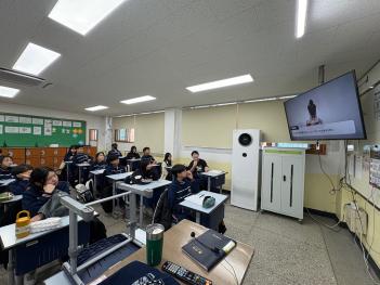 2025�� 3�� ������� �ι��� �Ʒ� �� �糭��... ÷���̹���