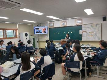 1�г� ������ â�� ���� ��ȭ ���α׷�(����... ÷���̹���